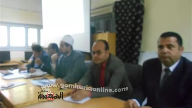رئيس لجنة النظام والمراقبة يجتمع برؤساء لجان الشهادة الثانوية الأزهرية بالأقصر