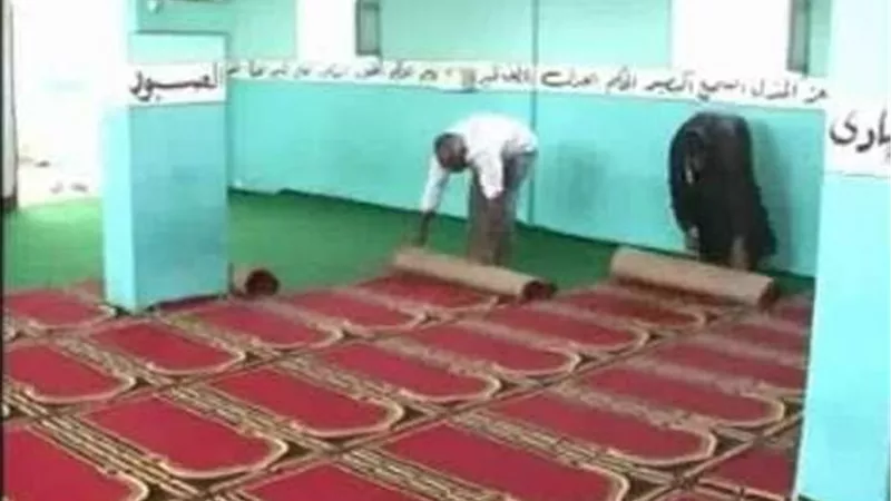 محافظ مطروح يشكر شركة النساجون الشرقيون على مساهمتها بفرش 14 مسجد بالمحافظة