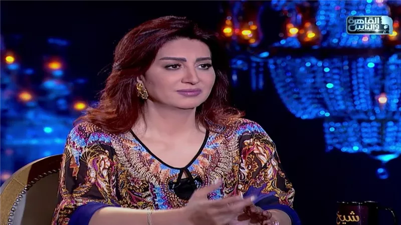 تعليق نارى من وفاء عامر الى سمية الخشاب .. 