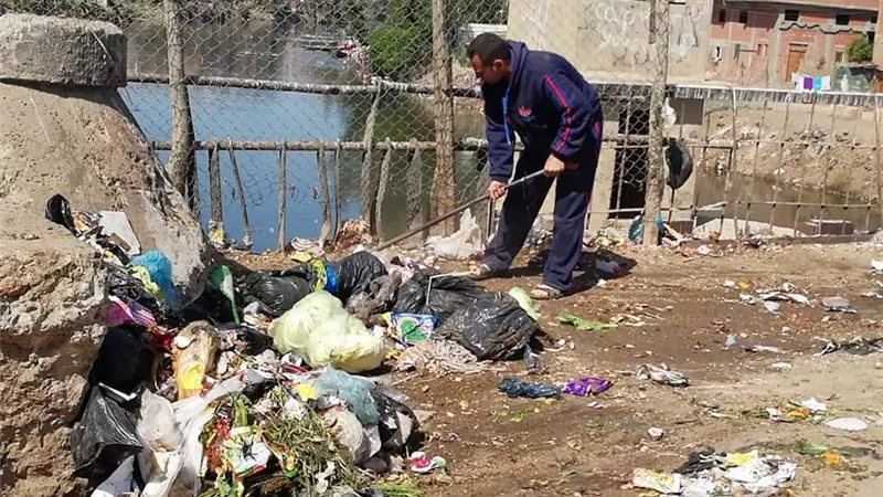 القمامة وسوق 