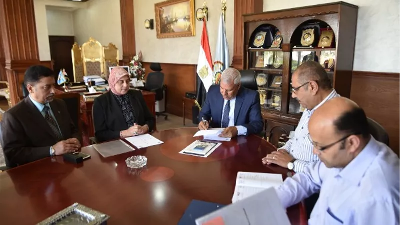 محافظ مطروح يوقع برتوكول تعاون مع مؤسسة مصر الخير