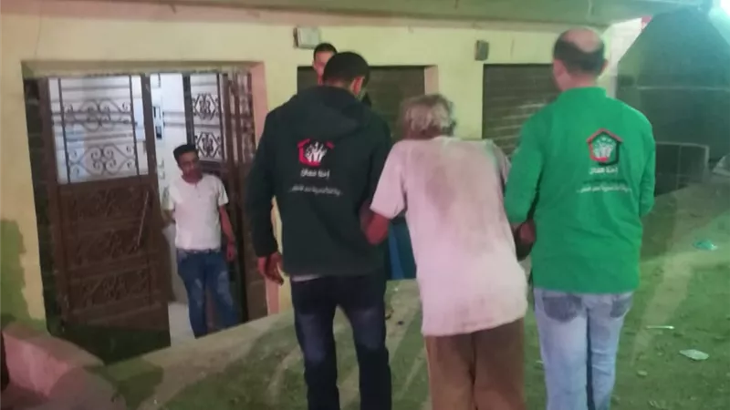 فريق اطفال بلامأوي ينقذ مسن ويعيده لاسرته