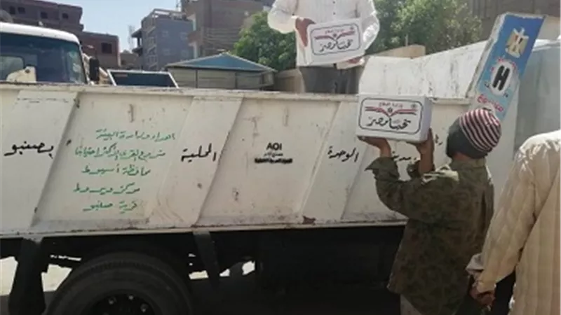 توزيع 2000 كرتونة مواد غذائية 