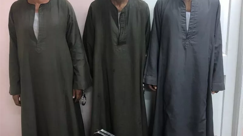 مافيا الهجرة غير الشرعية قتلوا الاجنبى واصابوا السائق برصاص الالى بالمنطقة الجبلية