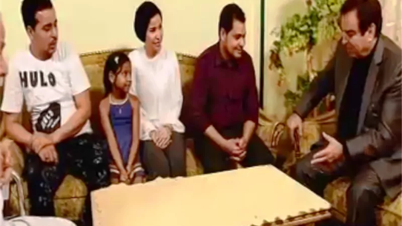جورج قرداحى يسلم الفائز بجائزة 