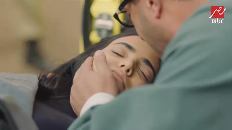 مشهد صادم ولقطة معبره لاحمد السقا فى 