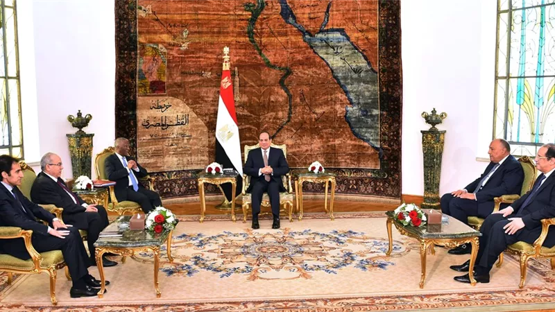 السيسى يستعرض جهود مصر فى الأمن والسلم خلال استقباله رئيس آلية الاتحاد الافريقى (صور)