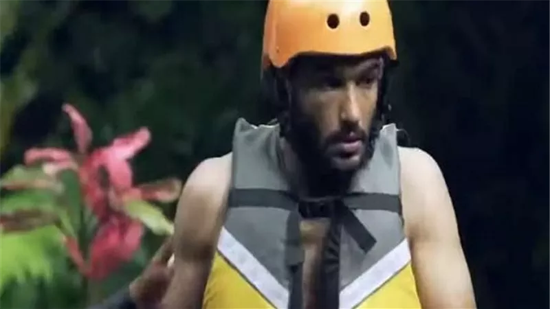 صالح جمعة يقع فى الشلال