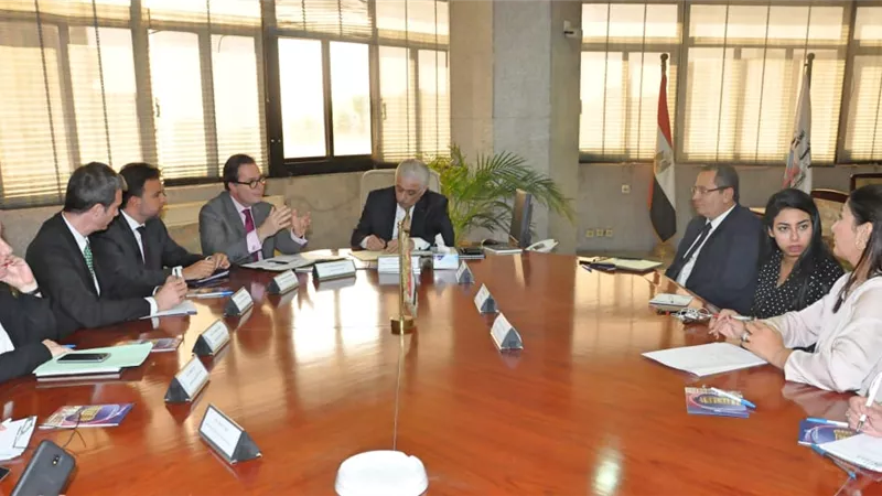 وزير التربية والتعليم يبحث مع سفير فرنسا بالقاهرة تزويد بنك المعرفة بموارد رقمية باللغة الفرنسية