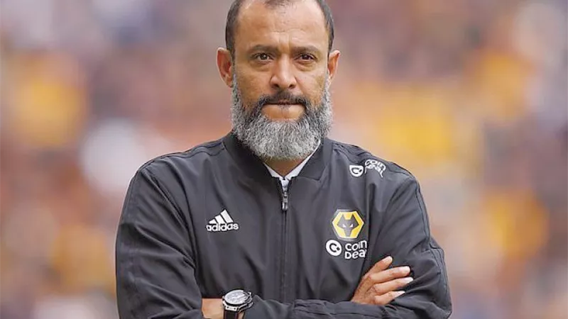 تمهيدا لوصول نونو سانتو .. اتحاد جدة ينهى علاقته مع كوزمين