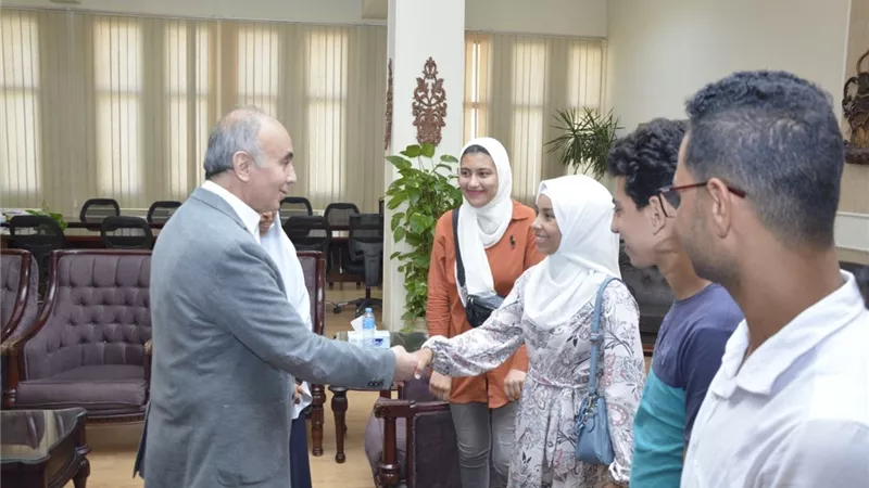 رئيس جامعة الزقازيق يكرم الطلاب ذوي الهمم الفائزين بالبطولات القمية علي مستوي الجامعات المصرية