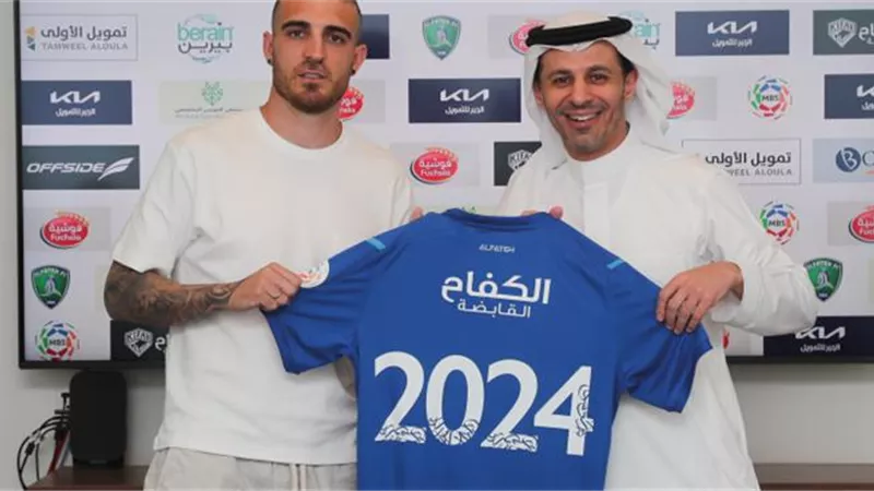الفتح السعودى يضم مدافع ألميريا الاسبانى