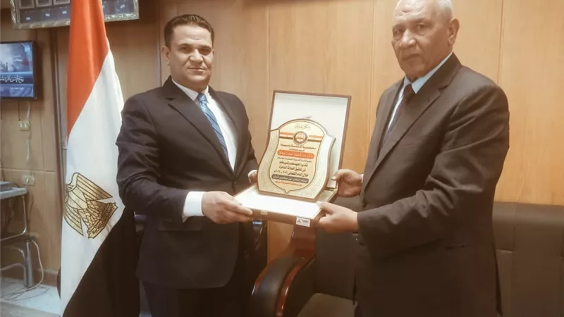 رئيس اسىتئناف اسيوط يكرم هيئة محكمة جنايات سوهاج فى حادث القطار