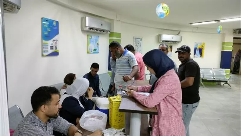 مياه أسيوط.. اللجنة الوقائية بالتعاون مع الصحة توفر لقاحات وقائية لعمال الصرف الصحي