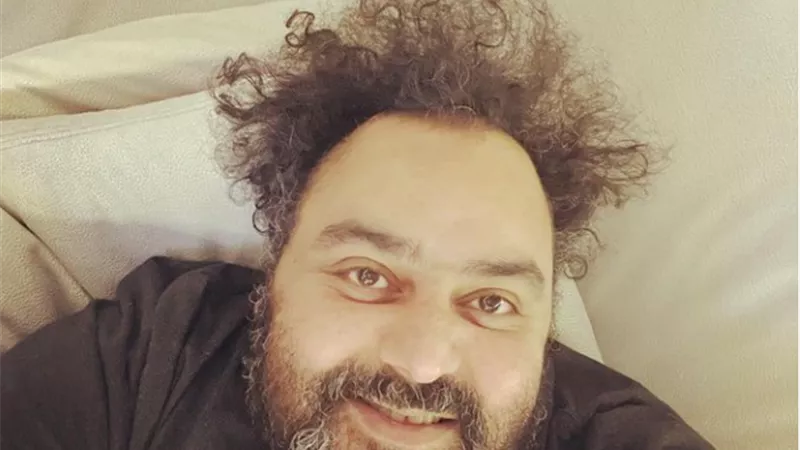 شعر محمد صلاح ودقن تختوخ.. شيكو يحتفل بعيد ميلاده على طريقته الخاصة