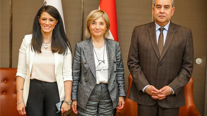 وزيرا التعاون الدولي والطيران يبحثان سبل تعزيز التعاون المشترك مع نائب رئيس بنك الاستثمار الأوروبي