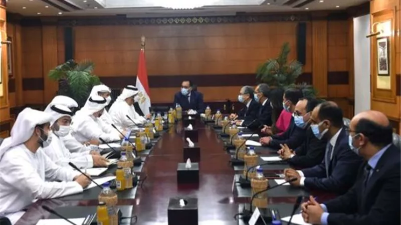 رئيس الوزراء يبحث مع وزير الصناعة الإماراتي مشروعات التعاون المشتركة