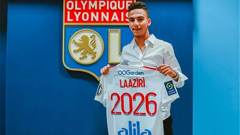 أولمبيك ليون يعلن تعاقده مع لاعب الفتح الرباطي أشرف لعزيري
