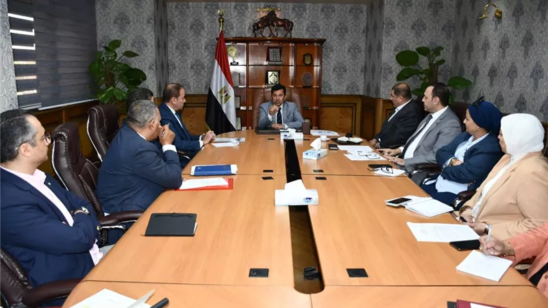وزير الرياضة يتابع ترتيبات معرض 