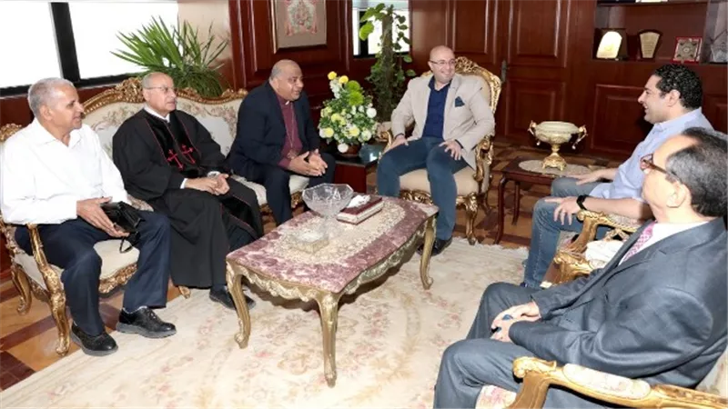 محافظ بني سويف يستقبل وفد الطائفة الإنجيلية لتقديم التهنئة بعيد الأضحى