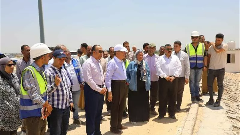 محافظ المنيا يتفقد العمل فى مشروعات حياة كريمة بقرى ديرمواس