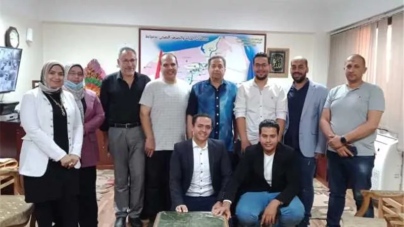 رئيس مياه دمياط يكرم العاملين المتميزين