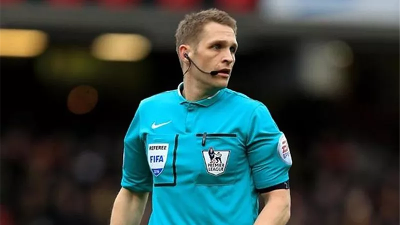 تعرف على حكم مباراة ليفربول ومانشستر سيتى فى كأس الدرع الخيرية