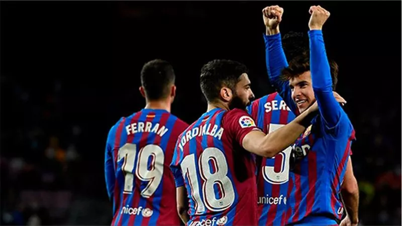فيورنتينا يعلن موقفه النهائى من ضم نجم برشلونة