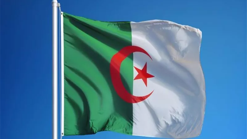 الجزائر تعيد فتح حدودها مع تونس بعد أكثر من عامين من الإغلاق