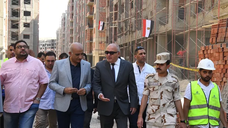 محافظ قنا يتفقد المجمع العمراني الجديد ضمن مشروع تطوير عواصم المحافظات
