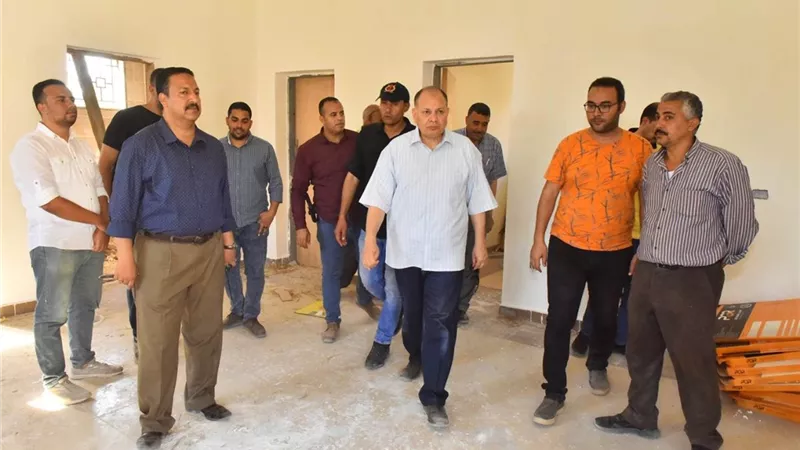 محافظ أسيوط يتفقد أعمال إنشاء نقطة اسعاف ومجمع خدمات المواطنين بقرية بصره