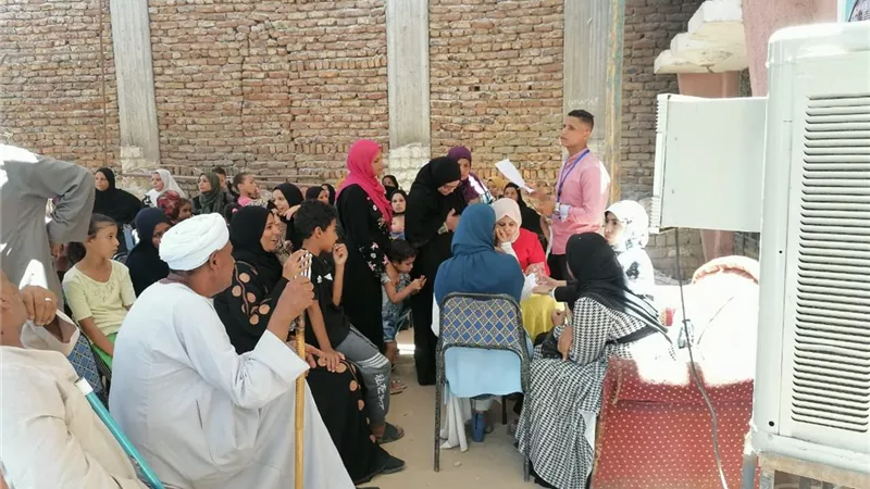 فحص ٣٥٠ مريض عيون فى قافلة طبية لوحدة السكان بمدينة القرنة غرب الأقصر