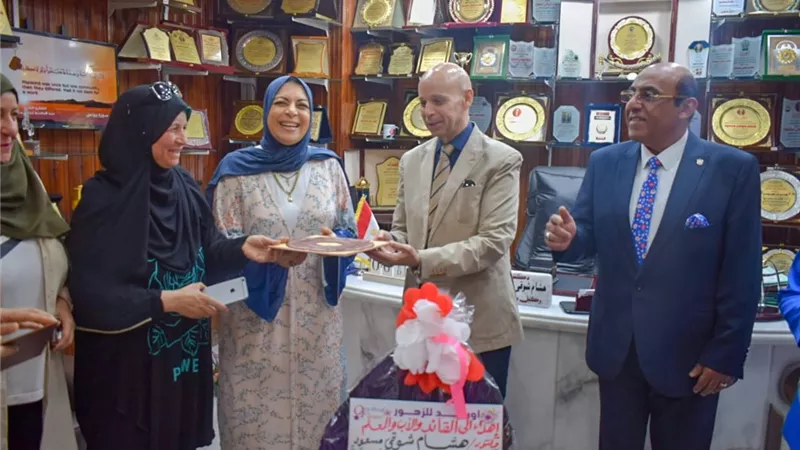 وكيل وزارة الصحة بالشرقية يكرم أربع إدارات فنية لجهودها وتميزها في العمل