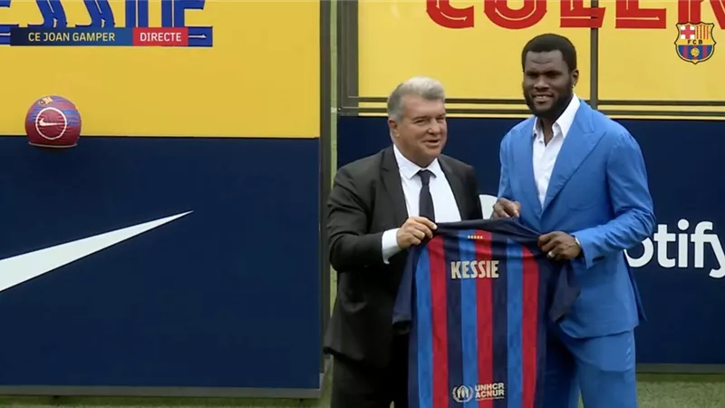 برشلونة يقدم الإيفوارى فرانك كيسي رسمياً في كامب نو
