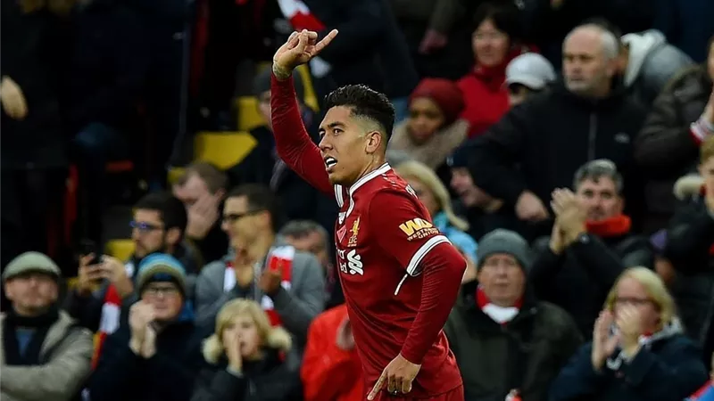 ليفربول يحتفل بفيرمينو بمناسبة عيد ميلاده