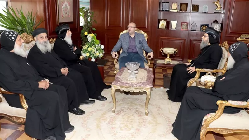 قساوسة بني سويف يهنئون المحافظ بعيد الأضحى المبارك