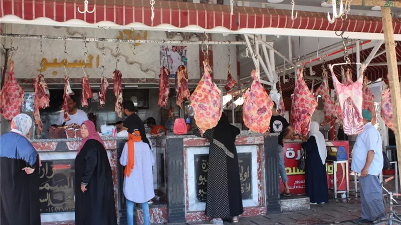 رئيس تجارية الإسماعيلية يفاجئ منافذ بيع اللحوم..صور