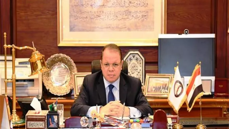 النائب العام يأمر بالتحقيق في واقعة نشر أخبار كاذبة عن رئيس مجلس الوزراء الأسبق