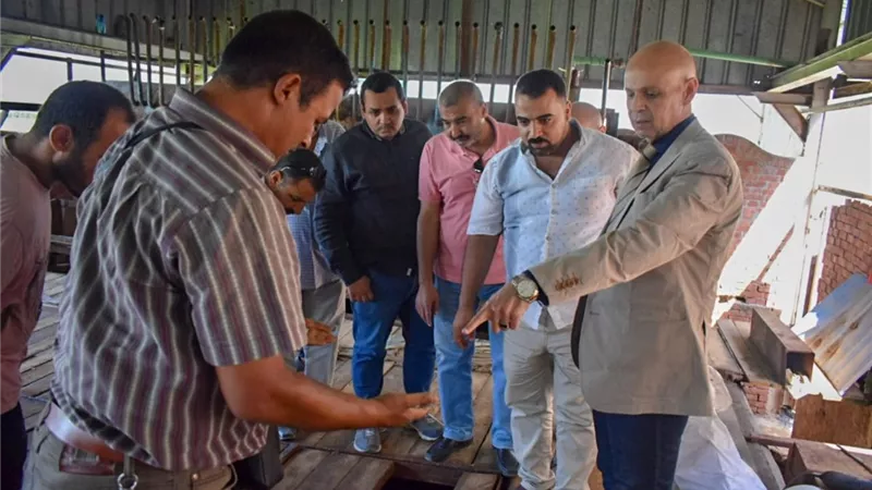 وكيل وزارة الصحة يقود حملة علي المنشآت الغذائية ويغلق مصنع ثلج بالزقازيق