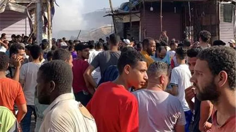بالأسماء ..10 مصابين في حريق السوق التجاري بالقنطرة غرب