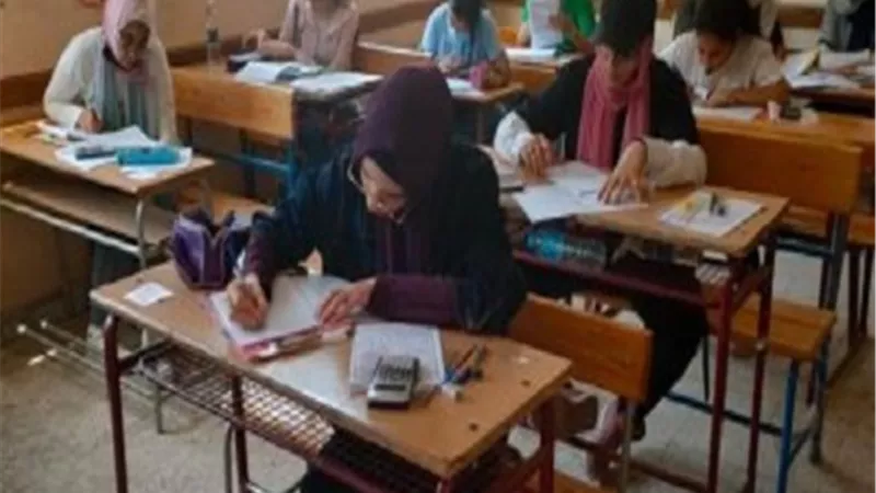طلاب الثانوية العامة يؤدون امتحان اللغة الاجنبية الاولى