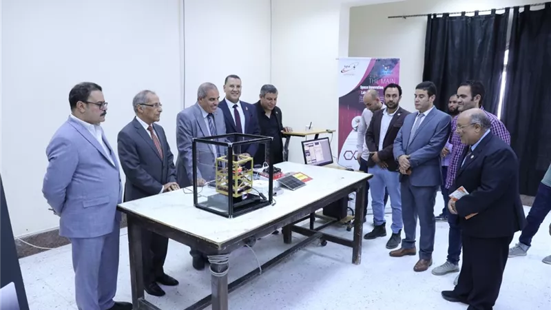 رئيسا جامعة الأزهر ووكالة الفضاء المصرية يفتتحان معمل الأقمار الصناعية بكلية الهندسة