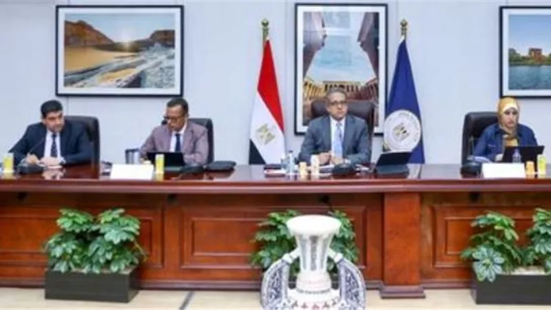 وزير السياحة يتابع الاستعدادات لاستضافة مصر لمؤتمرCOP27