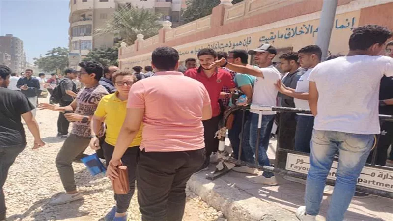 طلاب الثانوية العامة: امتحان الانجليزى فى متناول الطالب المتوسط