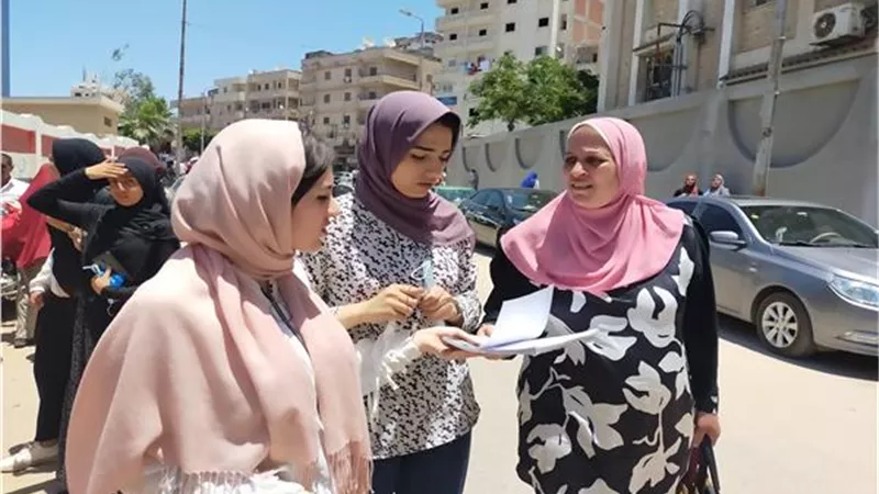 تباين بين طلاب اسيوط بشأن صعوبة امتحان اللغة الانجليزية للثانوية العامة