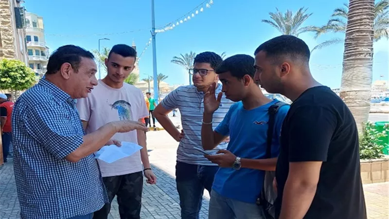 طلاب الثانوية العامة بالاسكندريه يبدون سعادتهم بامتحان اللغه الانجليزيه