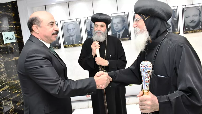 وفد كنيسة الأقباط الأرثوذكس يقدم التهنئة لمحافظ أسوان بمناسبة عيد الأضحى المبارك