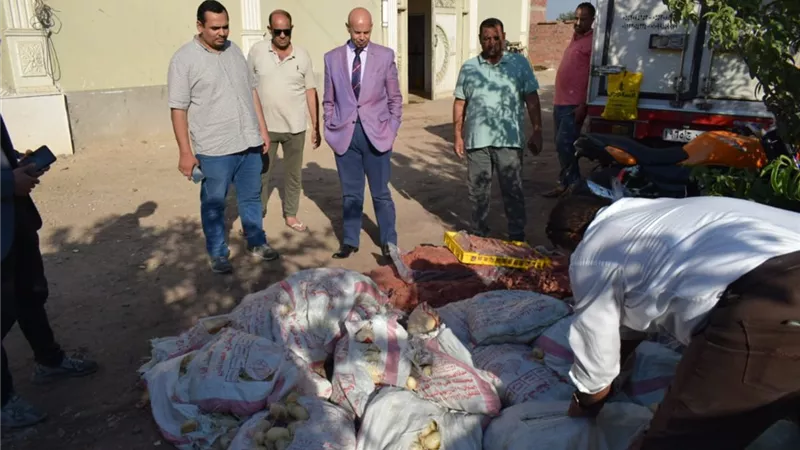 مدير الصحة يقود حملة علي المنشآت الغذائية ويغلق مصنع لمنتجات اللحوم مخالف بالزقازيق