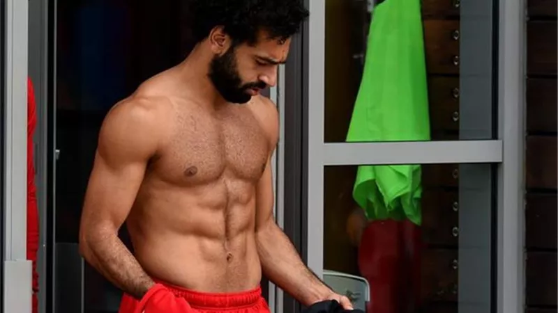 لوفرين يسخر من عضلات محمد صلاح والأخير يرد