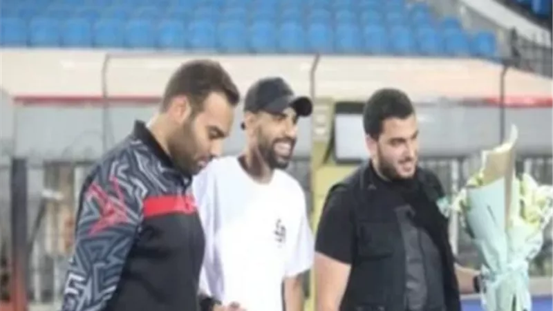 لاعبو فيوتشر وغزل المحلة يحتفلون باللاعب مؤمن زكريا